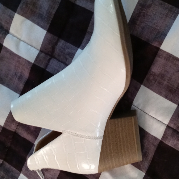 COPY - Cream/white crocodile print ankle booties - Picture 5 of 5